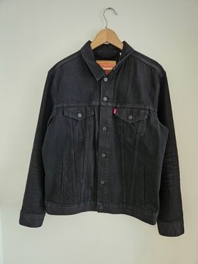 Levi’s Black Denim Trucker Jacket Large Type III Button Front Hand Pockets